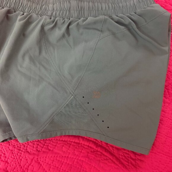 shorts all in motion - Picture 2 of 5